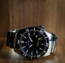 Load image into Gallery viewer, The Racer Black