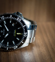 Load image into Gallery viewer, The Racer Black