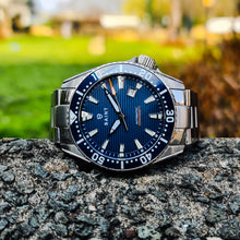 Load image into Gallery viewer, The Racer Blue