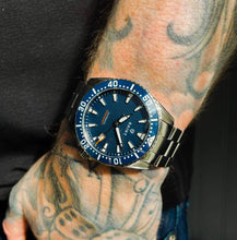 Load image into Gallery viewer, The Racer Blue