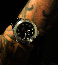 Load image into Gallery viewer, Atlas (Black)