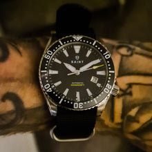 Load image into Gallery viewer, The Racer Black ( Nato)
